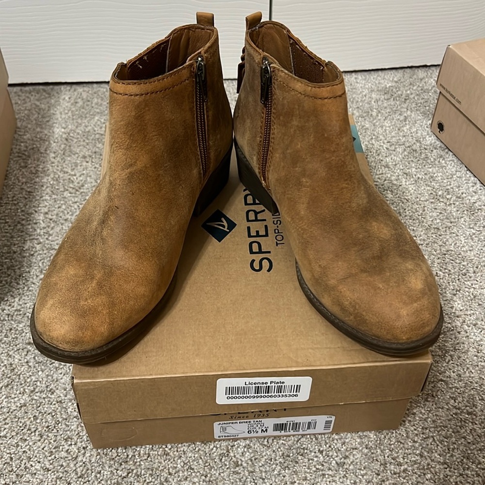 Sperry ankle boots. Lightly worn. 6.5